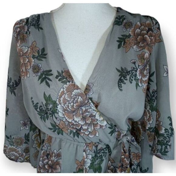 CHARLOTTE RUSSE GRAY & PINK FLORAL ROMPER FULLY LINED SZ.S EUC. - Picture 2 of 8